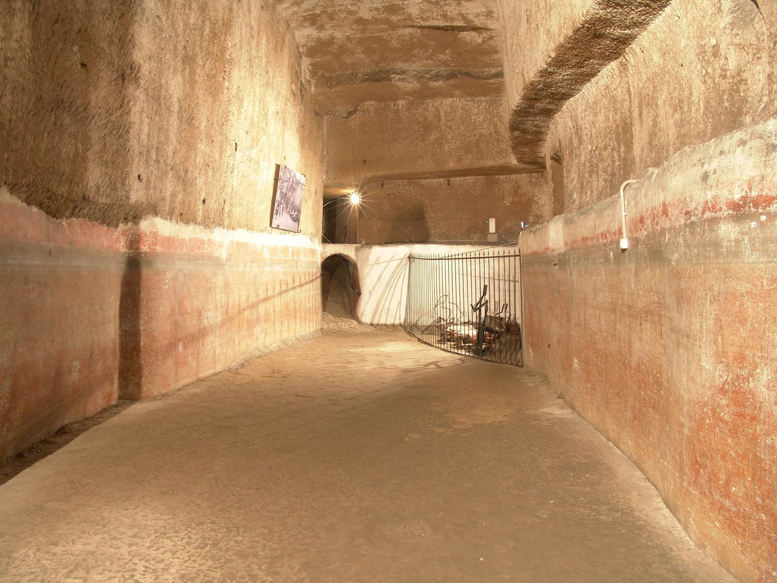 Vedere în perspectivă a Subteranelor din Napoli și a pereților